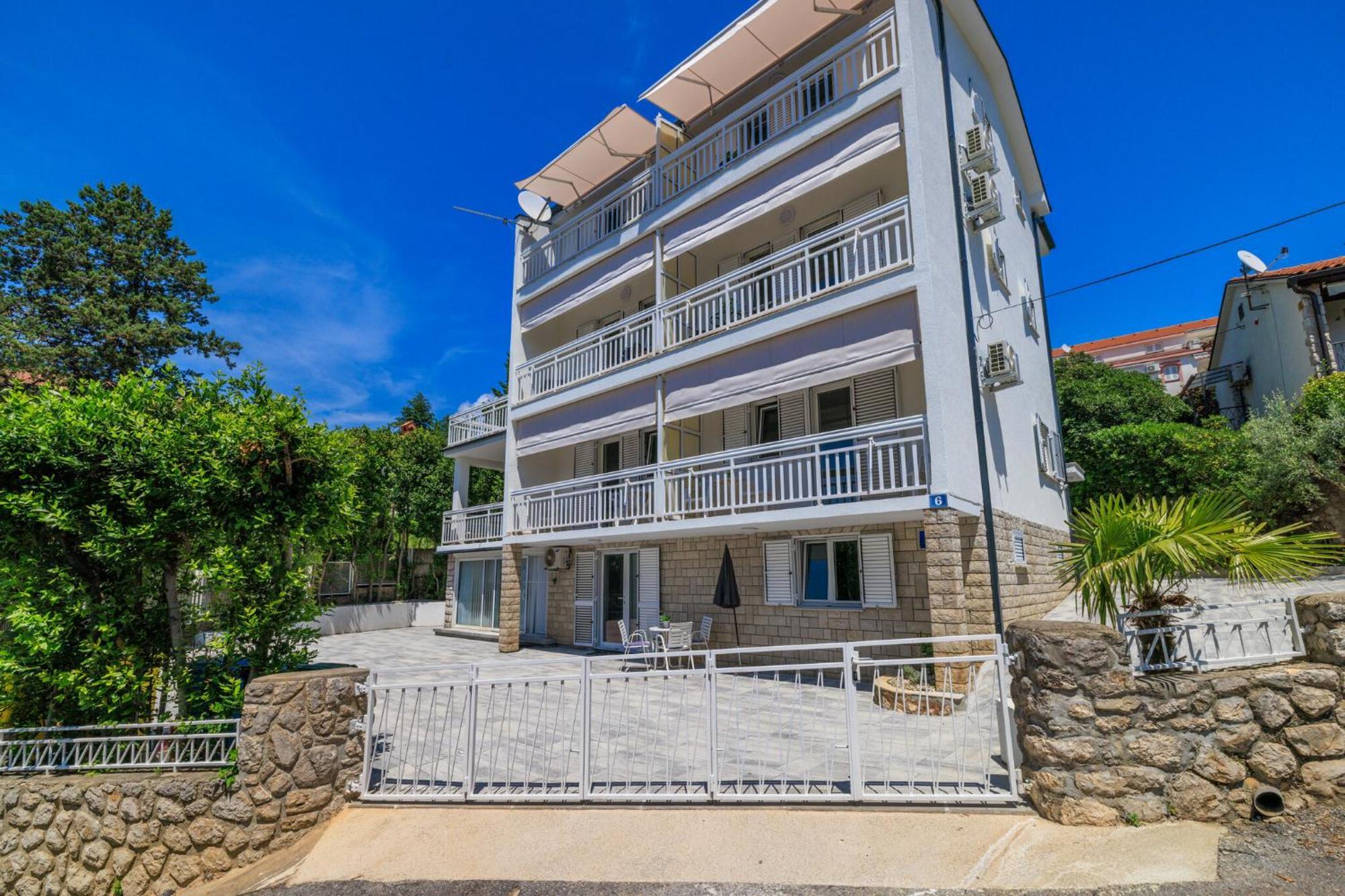Podvezanec Apartment Dramalj Bagian luar foto