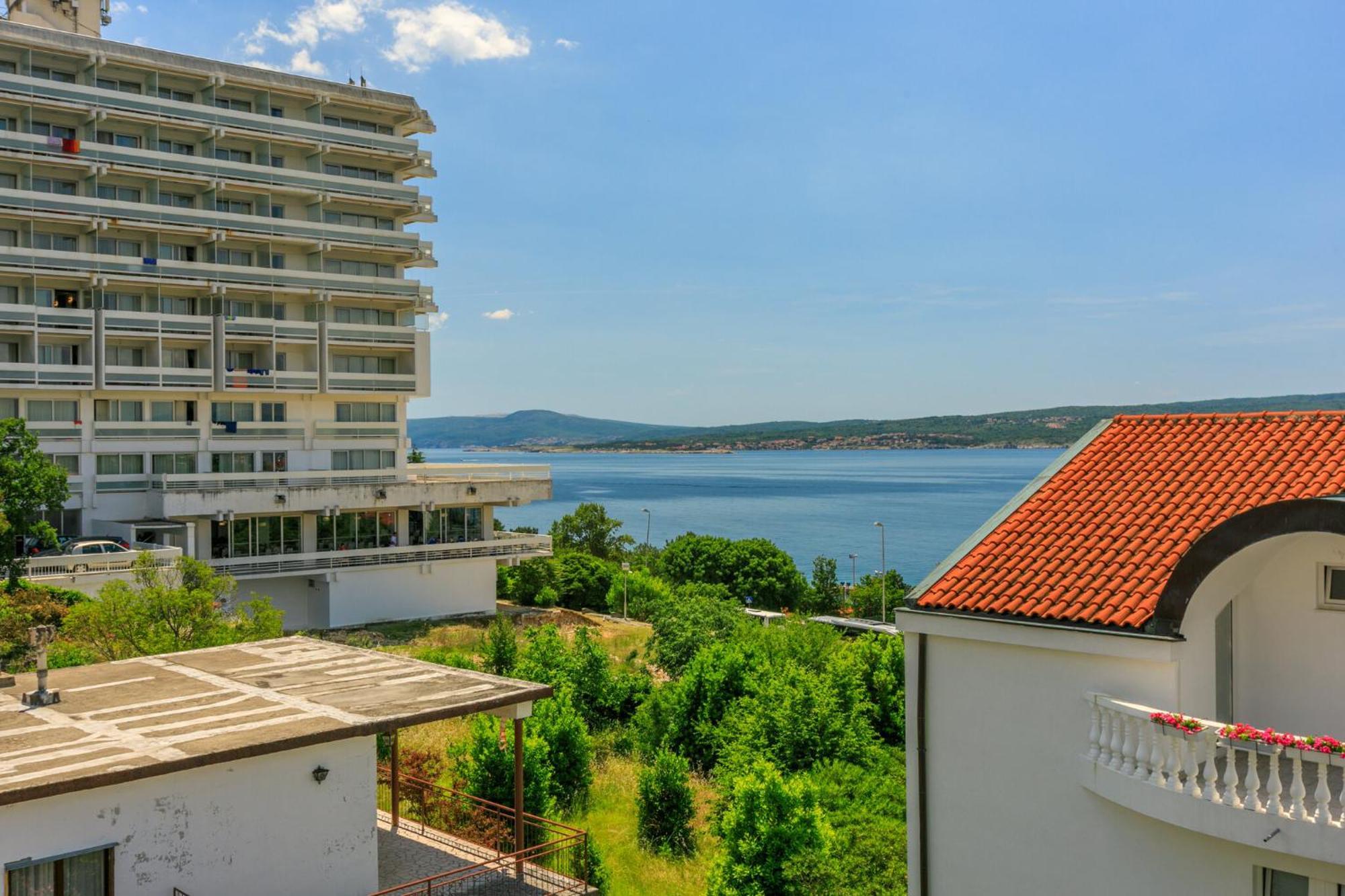 Podvezanec Apartment Dramalj Bagian luar foto