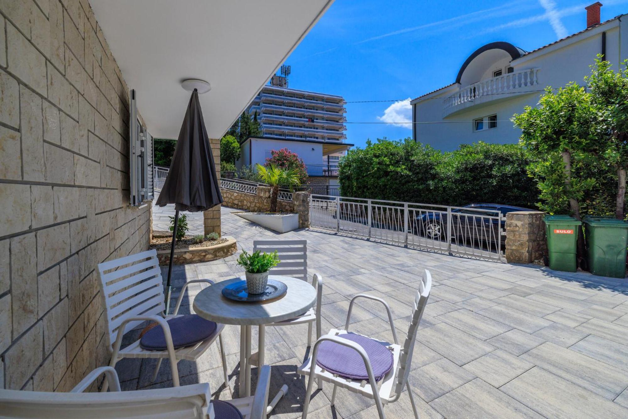 Podvezanec Apartment Dramalj Bagian luar foto