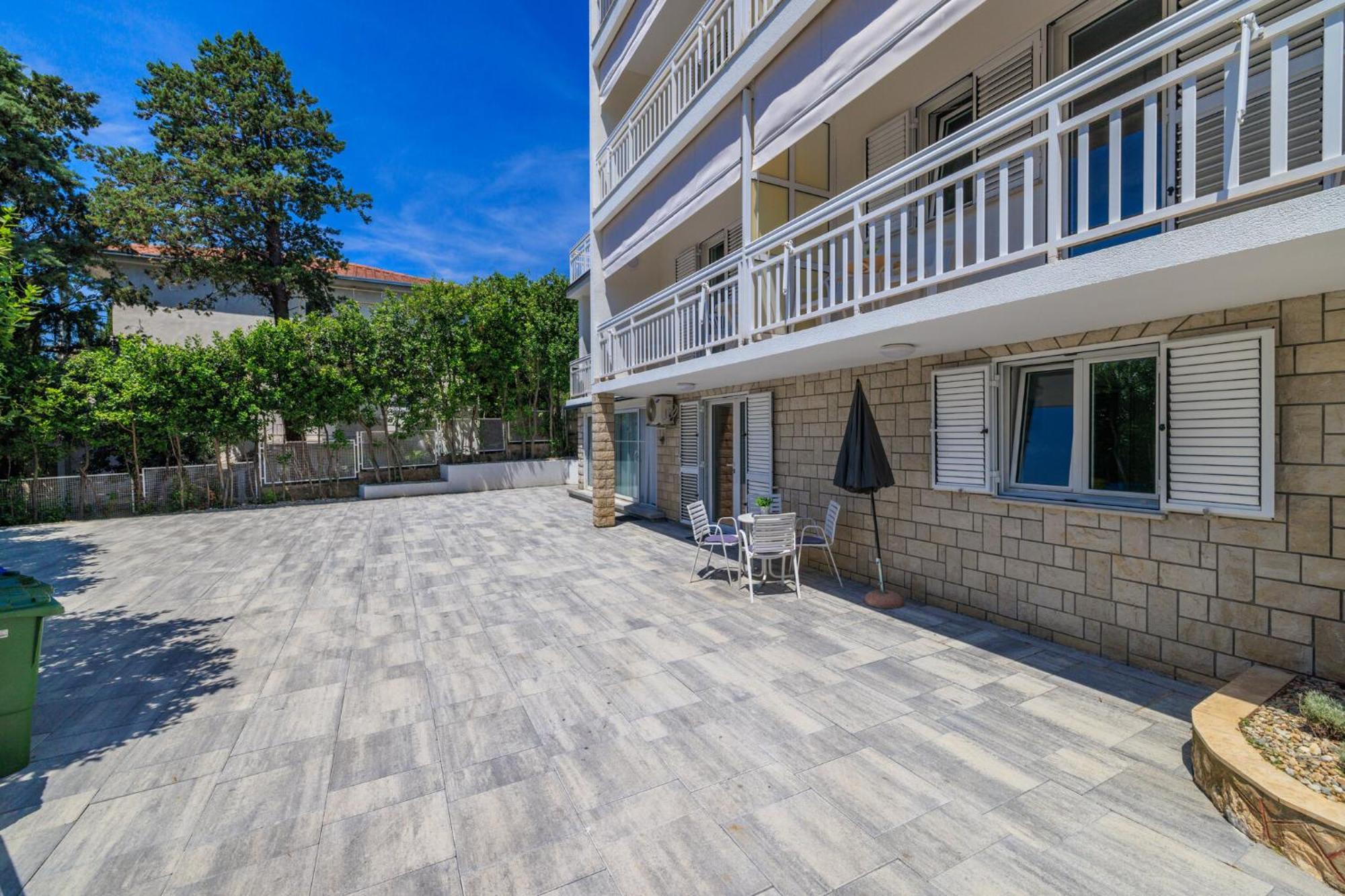 Podvezanec Apartment Dramalj Bagian luar foto