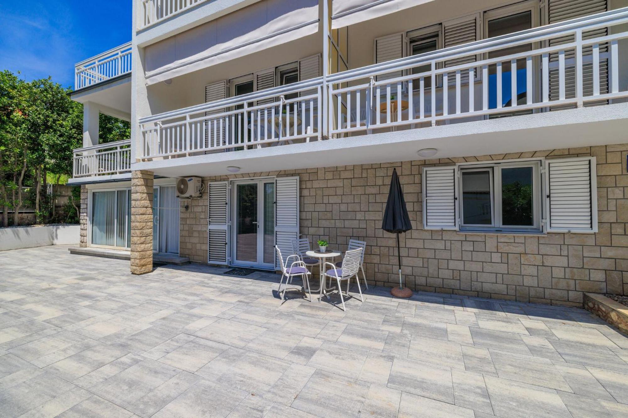 Podvezanec Apartment Dramalj Bagian luar foto